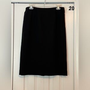 Kasper size 8 straight skirt, 100% polyester and lined